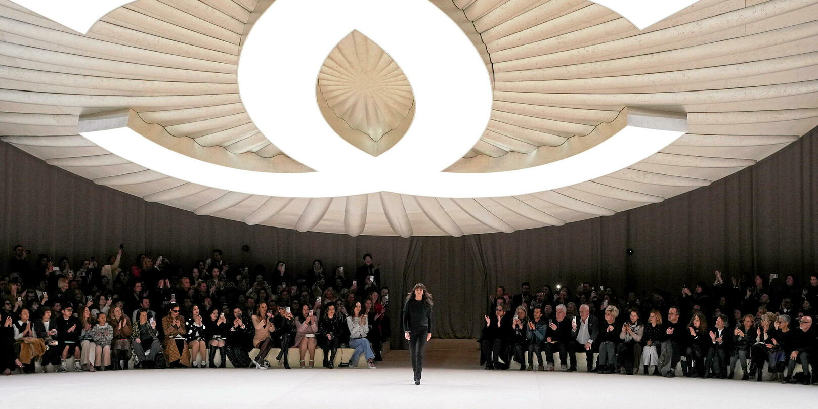 , Le départ de Virginie Viard de Chanel lance le mercato du luxe